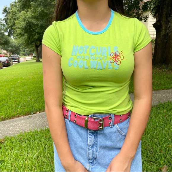 Early 2000s Old Navy Tee 🍏 - Picture 4 of 16